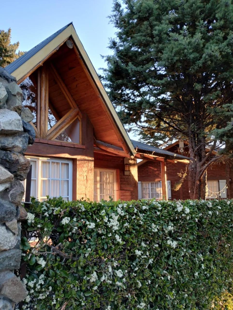Cabanas Pyracantha Esquel Exterior photo